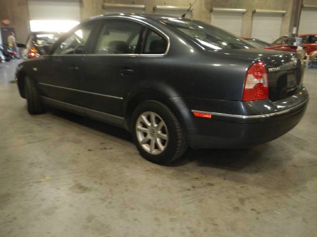 2004 Volkswagen Passat FWD 4dr Sport