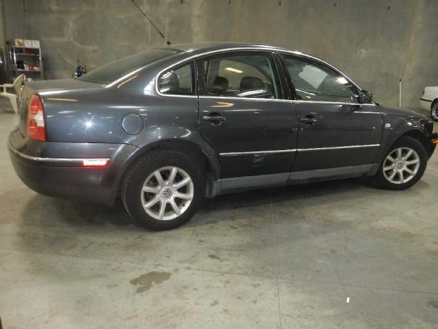 2004 Volkswagen Passat FWD 4dr Sport