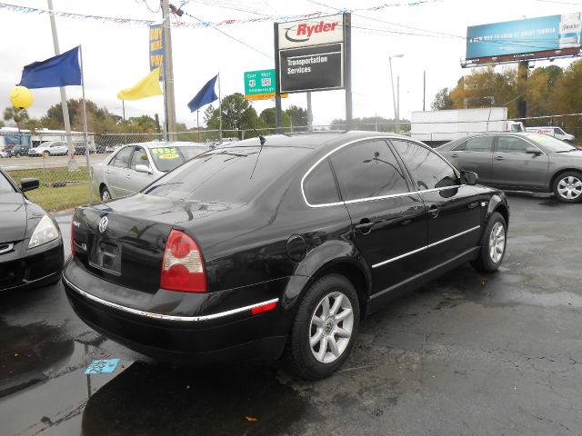 2004 Volkswagen Passat FWD 4dr Sport