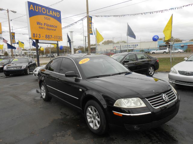 2004 Volkswagen Passat FWD 4dr Sport