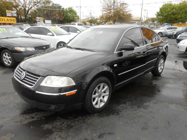 2004 Volkswagen Passat FWD 4dr Sport