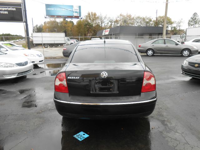 2004 Volkswagen Passat FWD 4dr Sport