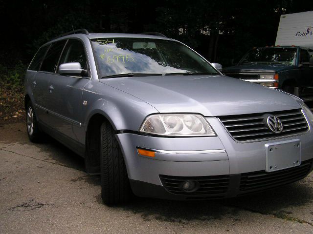 2004 Volkswagen Passat FWD 4dr Sport