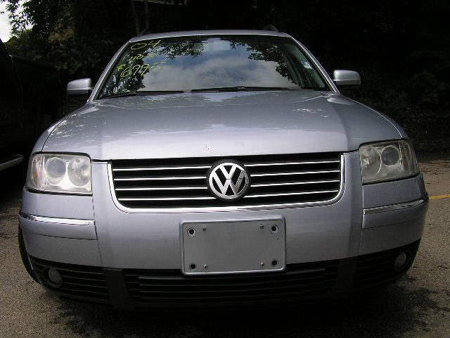 2004 Volkswagen Passat FWD 4dr Sport