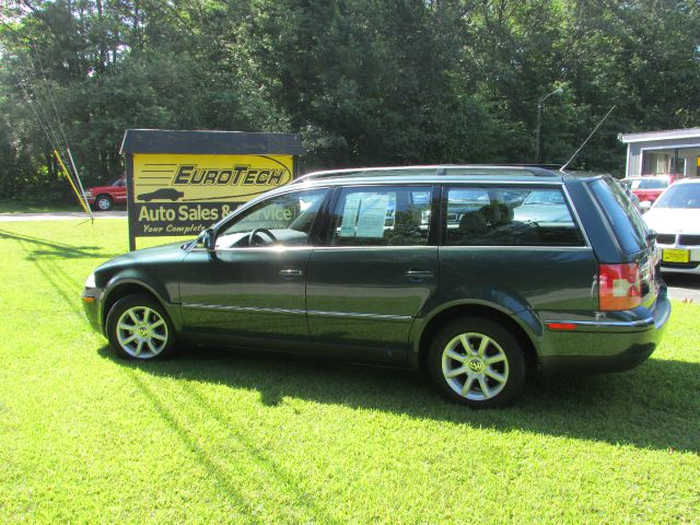 2004 Volkswagen Passat FWD 4dr Sport