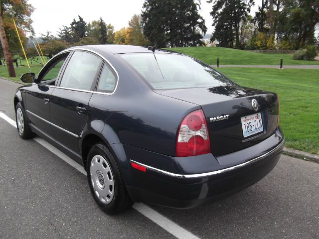 2004 Volkswagen Passat S Sedan