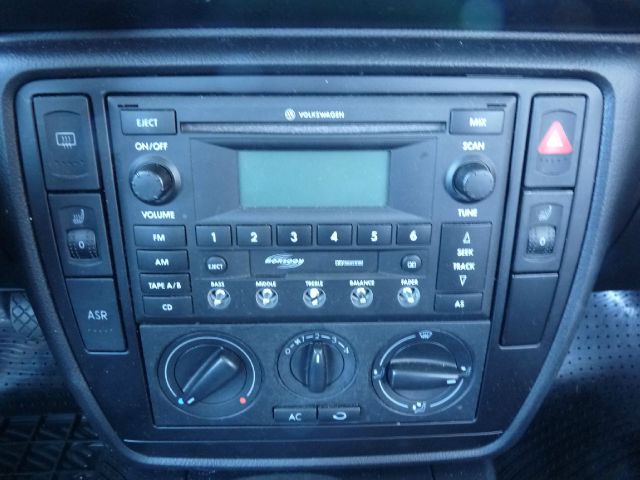 2004 Volkswagen Passat FWD 4dr Sport