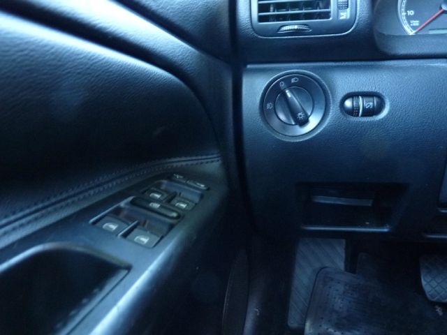 2004 Volkswagen Passat FWD 4dr Sport