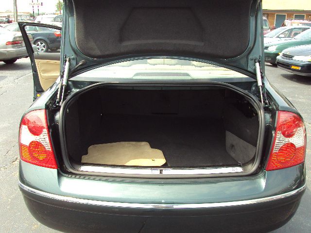 2004 Volkswagen Passat LS W/leather Seats