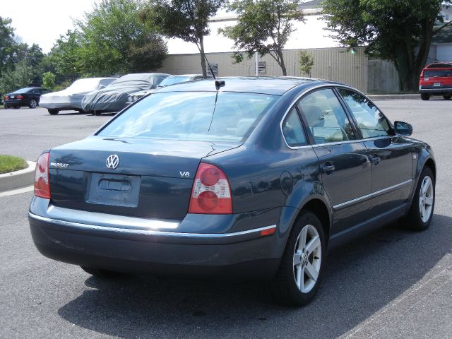 2004 Volkswagen Passat SE Crew Cab 4WD FFV