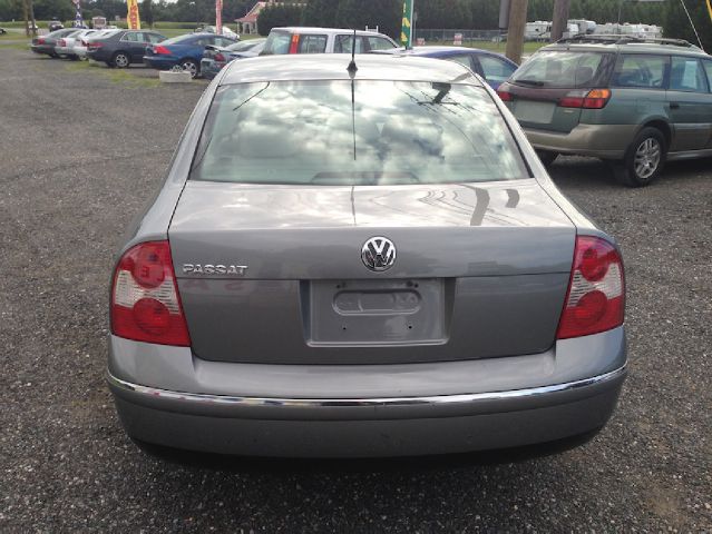 2004 Volkswagen Passat CREW CAB SRW 4X2