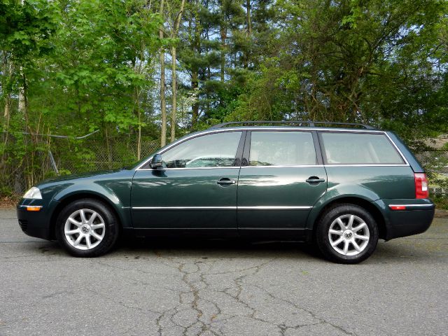 2004 Volkswagen Passat 4dr Sdn 750li Xdrive AWD