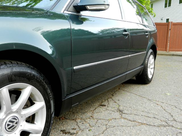 2004 Volkswagen Passat 4dr Sdn 750li Xdrive AWD