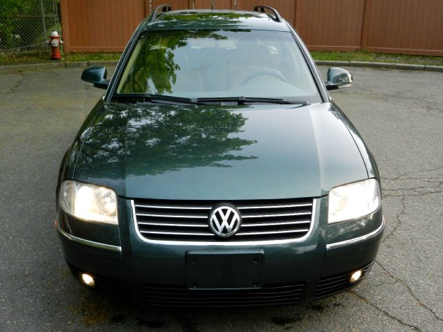 2004 Volkswagen Passat 4dr Sdn 750li Xdrive AWD