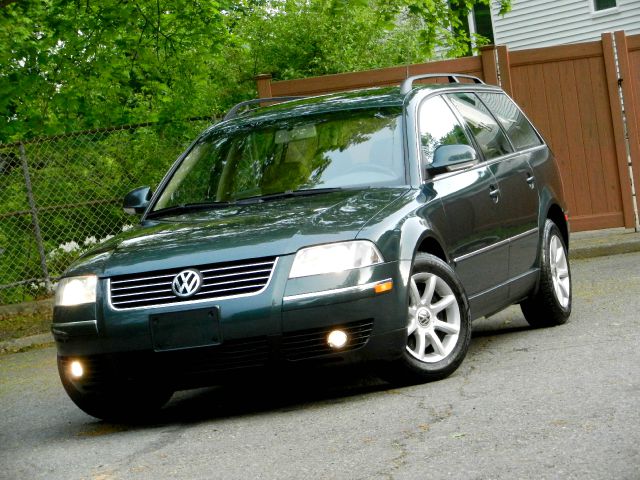 2004 Volkswagen Passat 4dr Sdn 750li Xdrive AWD