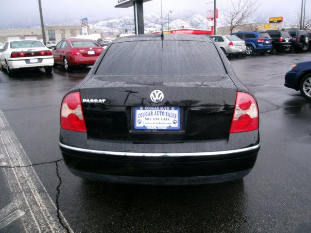 2004 Volkswagen Passat FWD 4dr Sport