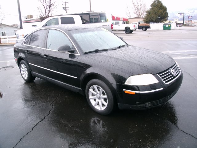 2004 Volkswagen Passat FWD 4dr Sport
