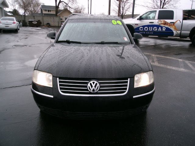 2004 Volkswagen Passat FWD 4dr Sport