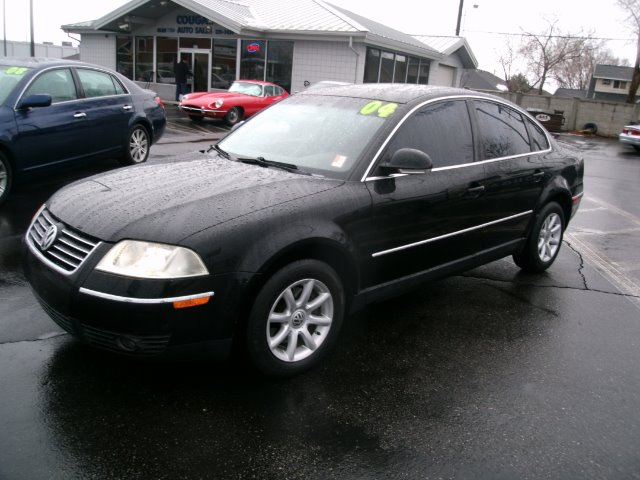 2004 Volkswagen Passat FWD 4dr Sport