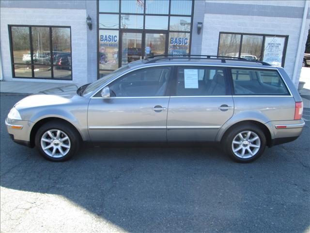 2004 Volkswagen Passat FWD 4dr Sport