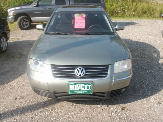 2004 Volkswagen Passat FWD 4dr Sport