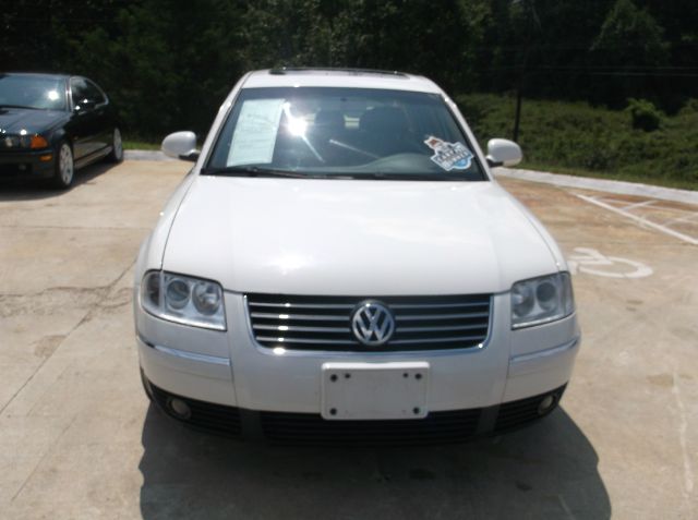 2004 Volkswagen Passat FWD 4dr Sport