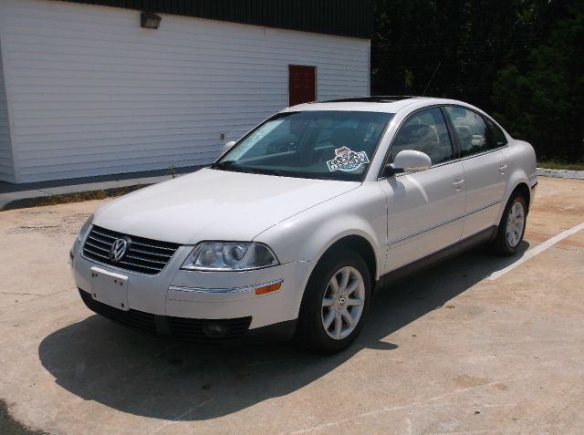 2004 Volkswagen Passat FWD 4dr Sport