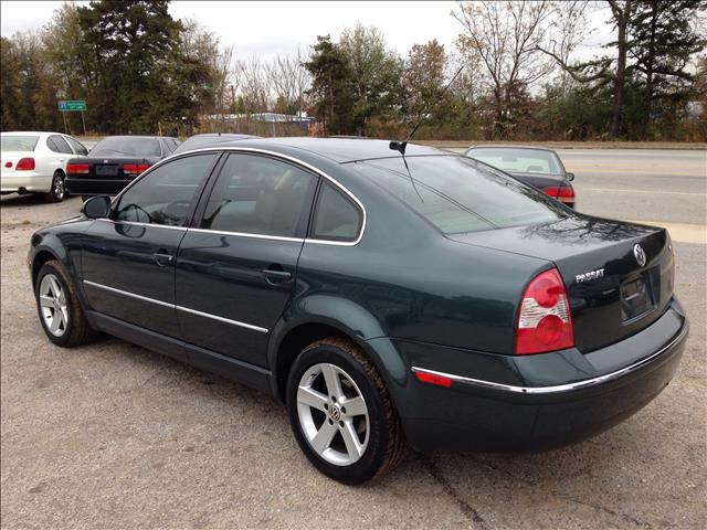2004 Volkswagen Passat SE Crew Cab 4WD FFV