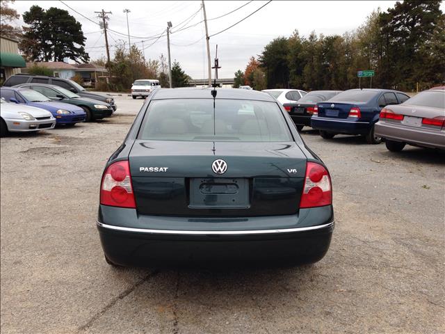 2004 Volkswagen Passat SE Crew Cab 4WD FFV