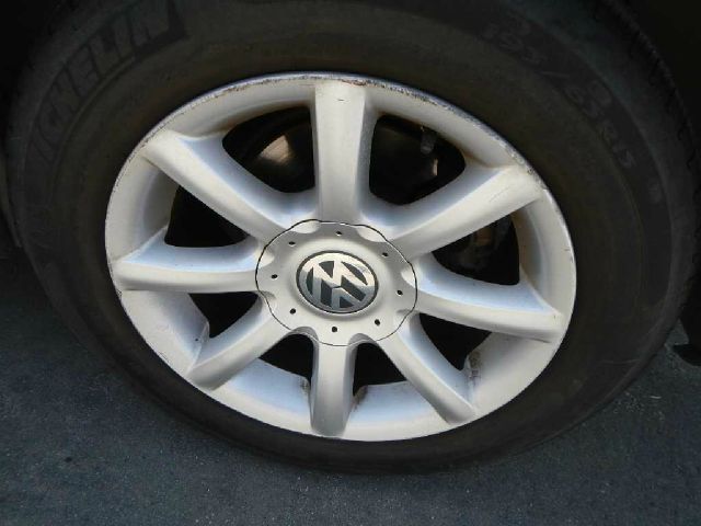 2004 Volkswagen Passat FWD 4dr Sport