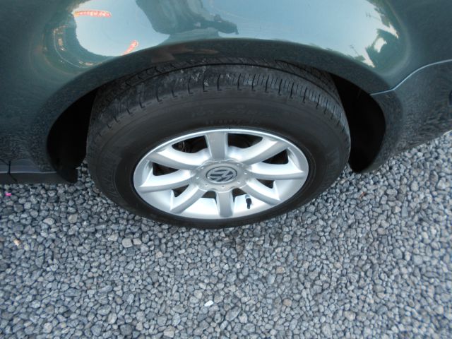 2004 Volkswagen Passat FWD 4dr Sport