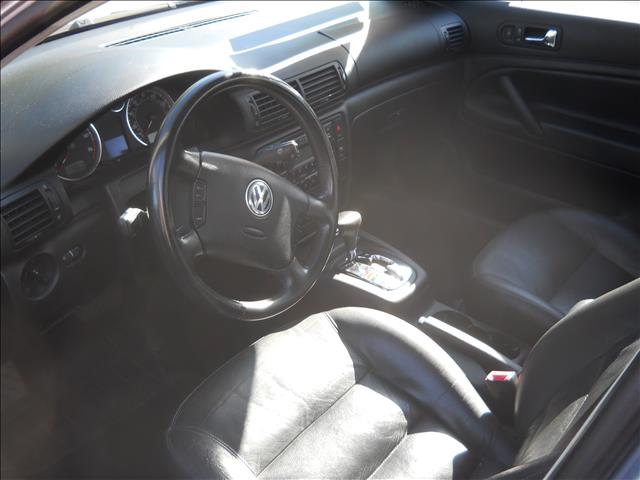 2004 Volkswagen Passat FWD 4dr Sport