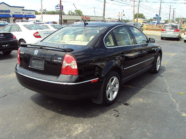 2004 Volkswagen Passat LS W/leather Seats
