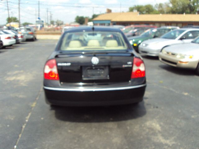 2004 Volkswagen Passat LS W/leather Seats