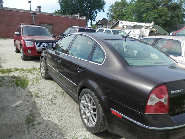2004 Volkswagen Passat LS W/leather Seats