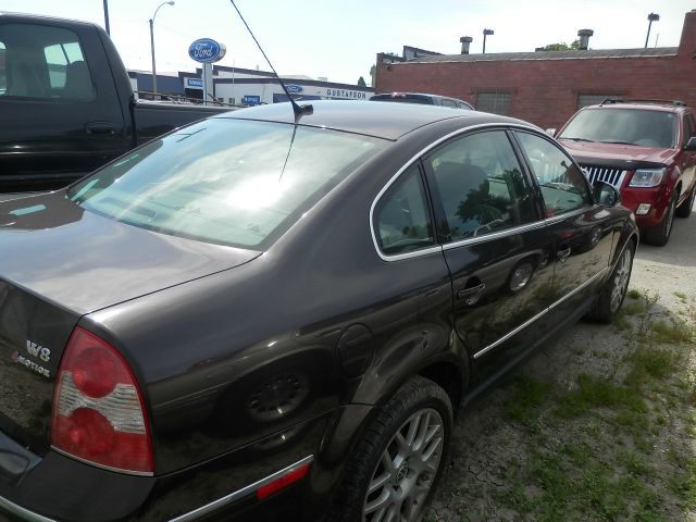 2004 Volkswagen Passat LS W/leather Seats