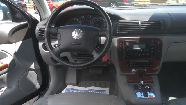 2004 Volkswagen Passat SE Crew Cab 4WD FFV