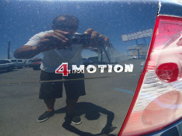 2004 Volkswagen Passat FWD 4dr Sport