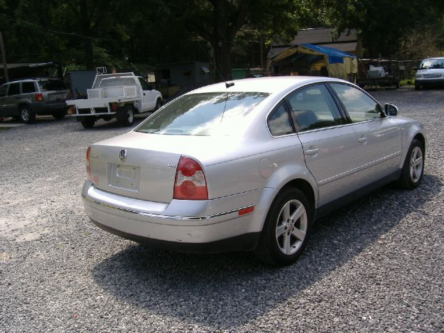 2004 Volkswagen Passat SE Crew Cab 4WD FFV