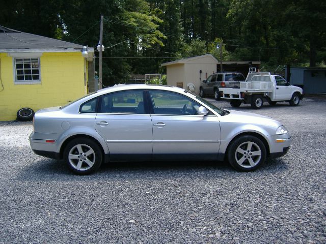 2004 Volkswagen Passat SE Crew Cab 4WD FFV