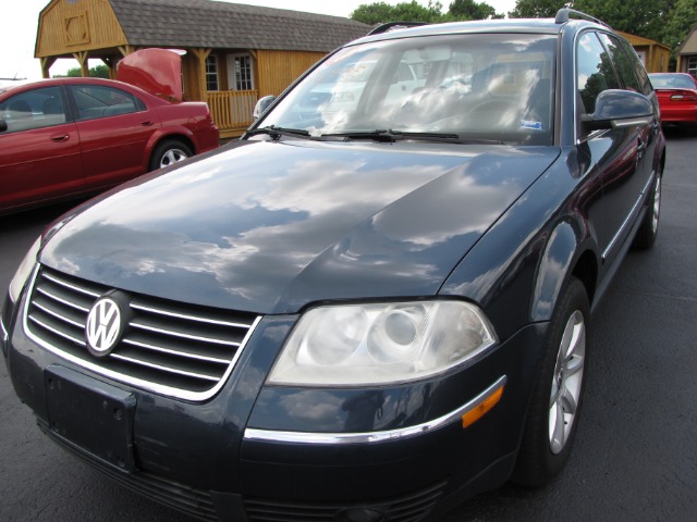 2004 Volkswagen Passat 4dr Sdn 750li Xdrive AWD