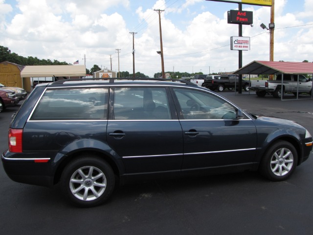 2004 Volkswagen Passat 4dr Sdn 750li Xdrive AWD