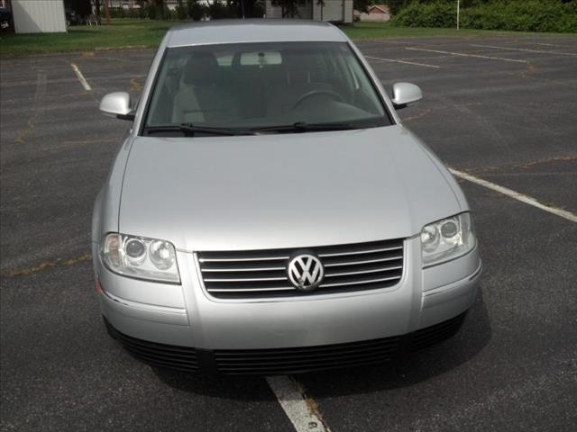 2004 Volkswagen Passat Sle-1 FWD