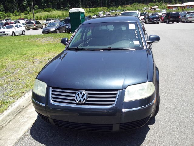 2004 Volkswagen Passat S Sedan