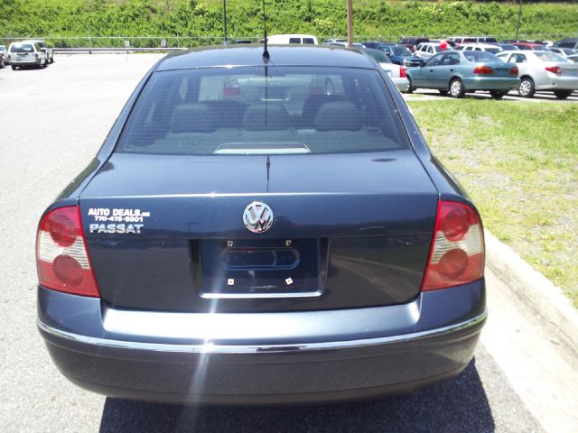 2004 Volkswagen Passat S Sedan