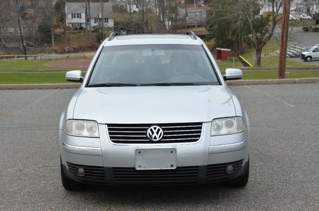 2004 Volkswagen Passat FWD 4dr Sport