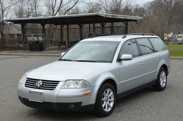 2004 Volkswagen Passat FWD 4dr Sport