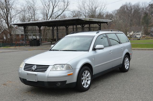 2004 Volkswagen Passat FWD 4dr Sport
