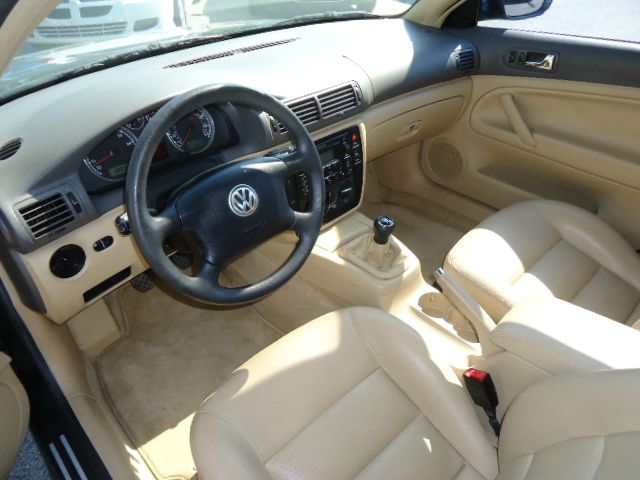 2004 Volkswagen Passat FWD 4dr Sport
