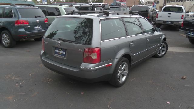 2004 Volkswagen Passat SE Crew Cab 4WD FFV